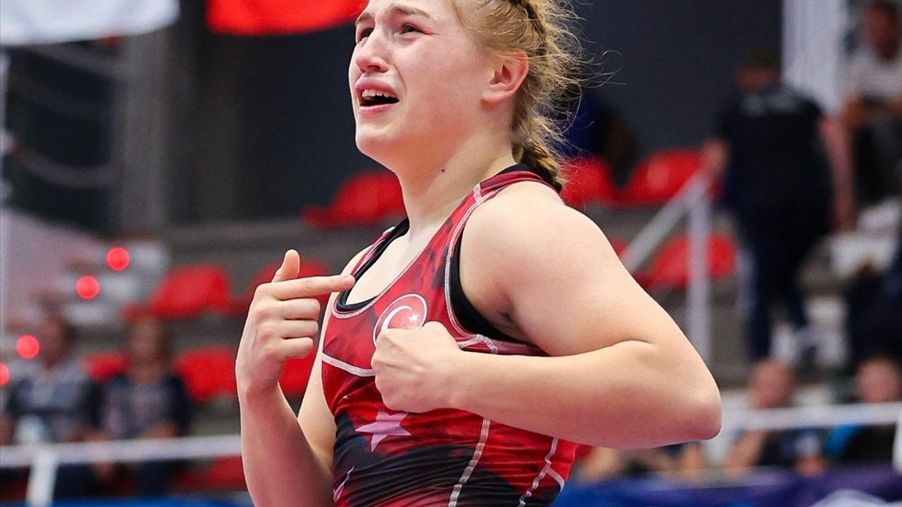 Beyza Nur Akkuş, 20 Yaş Altı Dünya Güreş Şampiyonası'nda bronz madalya kazandı