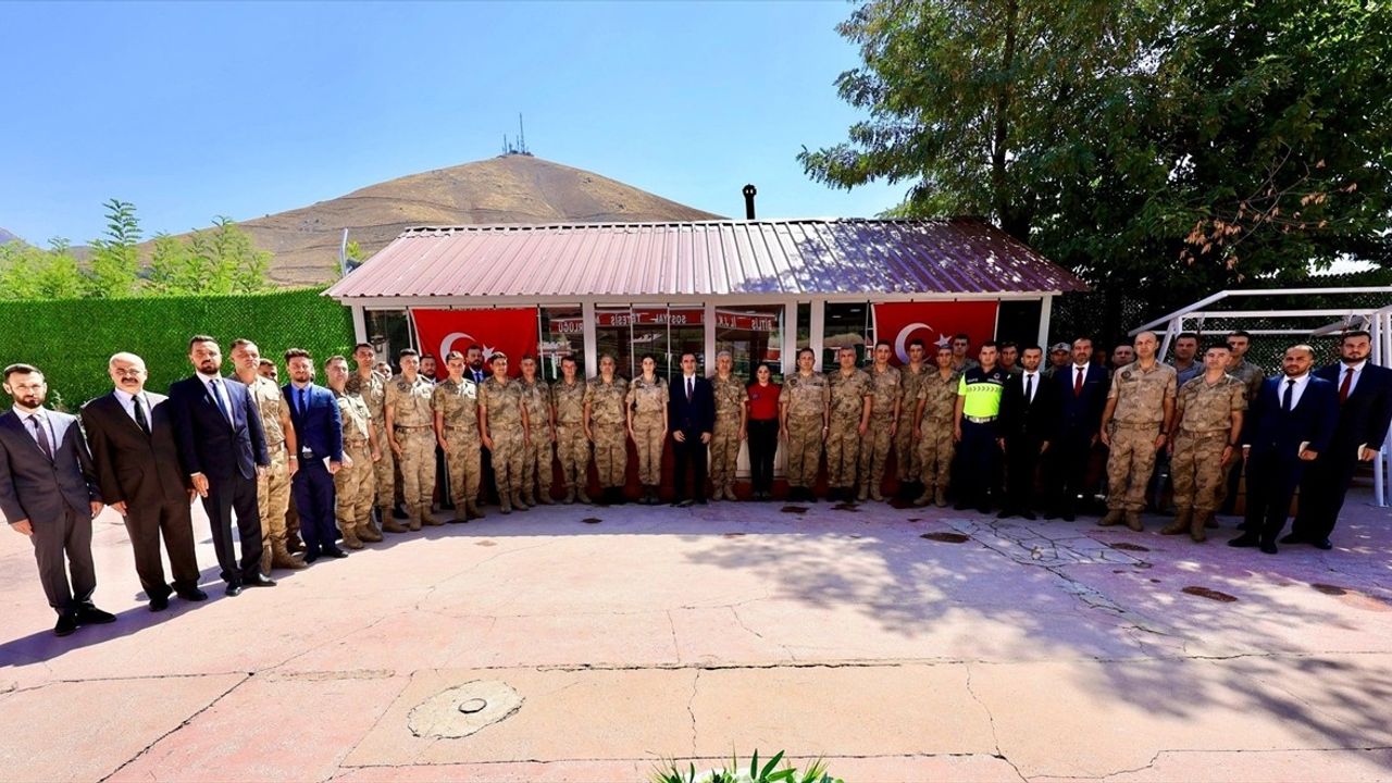 Bitlis'te 2025 yılı rütbe terfi töreni: Tuğgeneral Barış Soyal'e rütbesi takdim edildi