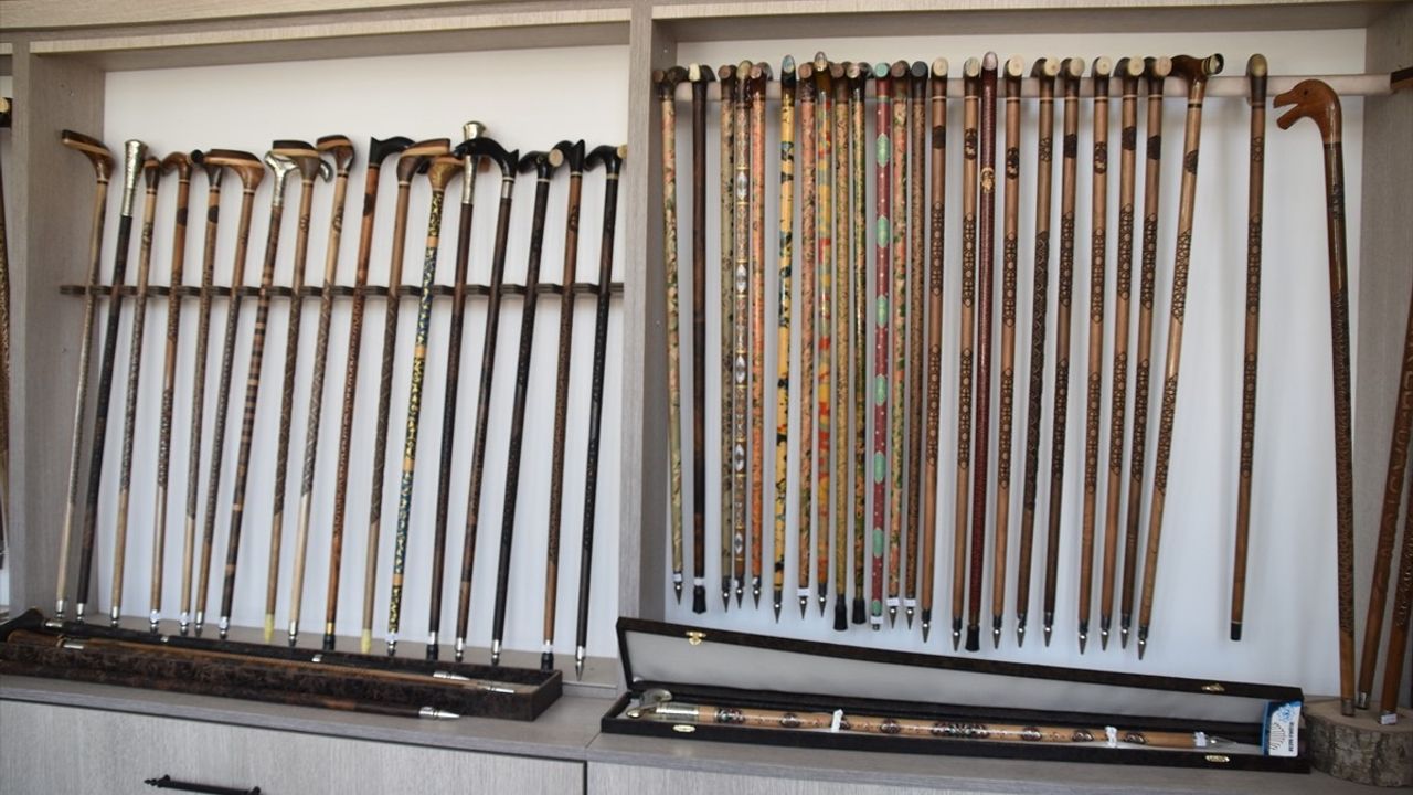 Bitlisli Usta, Malazgirt Zaferi'nin Yıl Dönümüne Özel Bastonlar Tasarladı