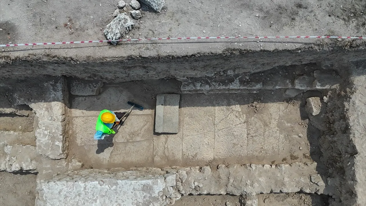 Blaundos Antik Kenti'nde fırın, zeytin ve metal işlikleri gün yüzüne çıkarıldı