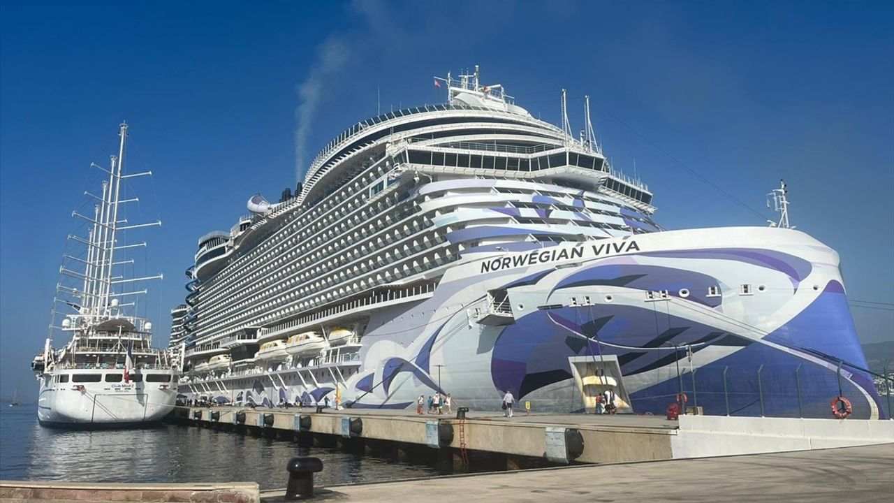 Bodrum'a İki Kruvaziyer 3 bin 907 Yolcu Getirdi