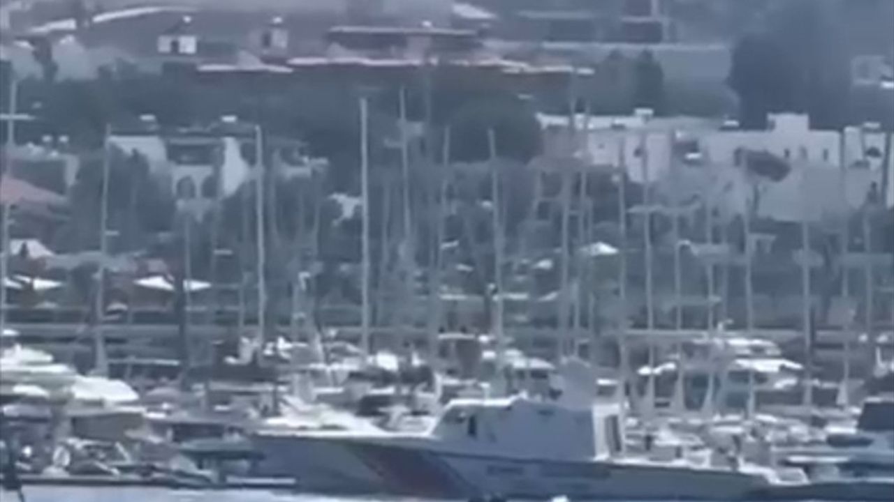 Bodrum'da 30 metrelik motoryatta çıkan yangın söndürüldü