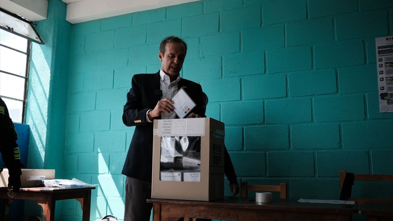 Bolivya'da devlet başkanı seçimi için oy kullanma işlemi başladı