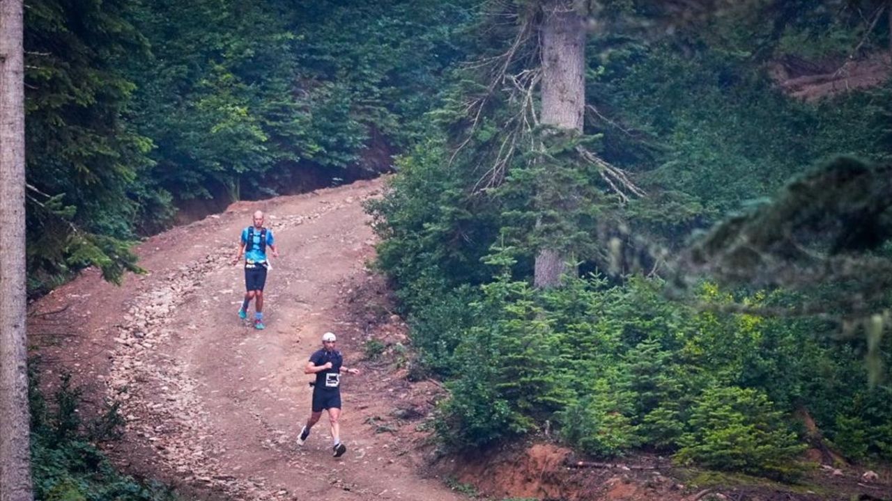 Bolu'da 3. Uluslararası Ultra Abant Patika Koşu Yarışması Düzenlendi