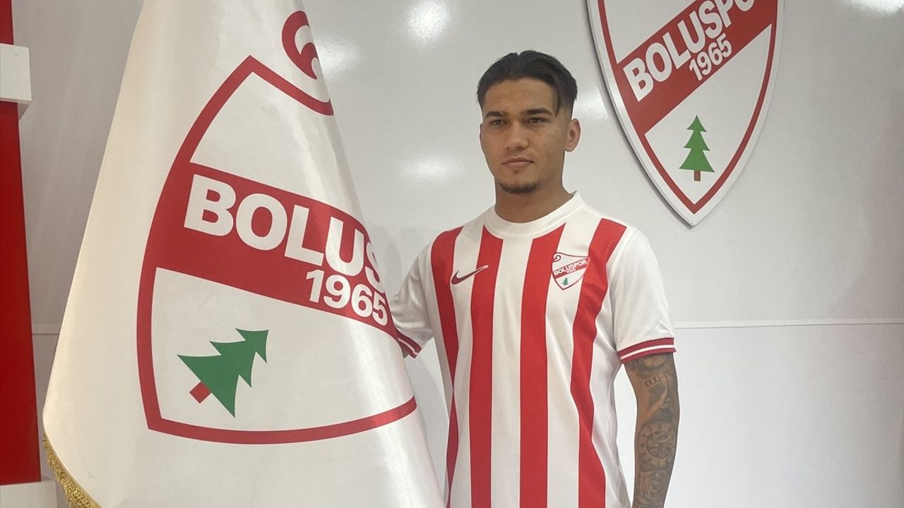 Boluspor, 21 yaşındaki sağ bek Abdurrahman Üresin ile 1 yıllık sözleşme imzaladı