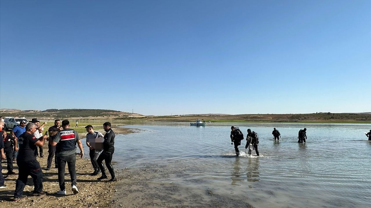 Bozova'da Atatürk Barajı Gölü'nde kaybolan 11 yaşındaki çocuk için arama başlatıldı