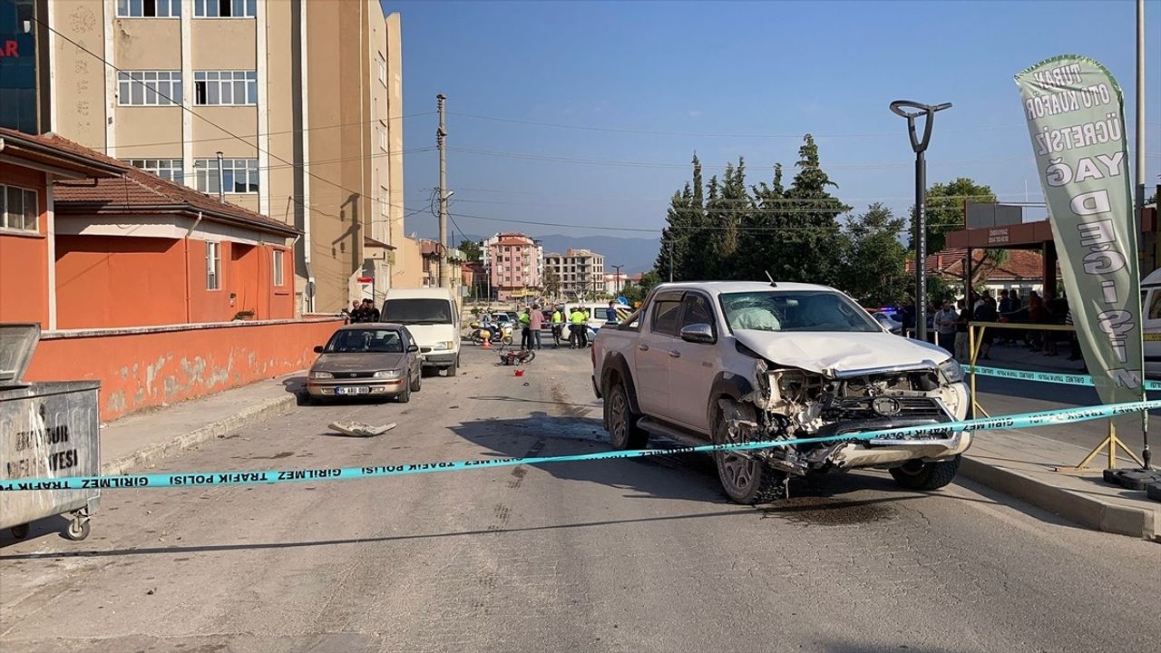 Burdur'da Pikap ile Motosiklet Çarpıştı: 1 Ölü, 1 Yaralı