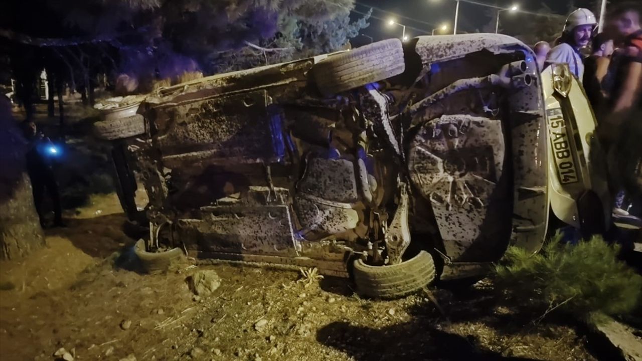 Burdur'da şarampole devrilen otomobilde 4 kişi yaralandı