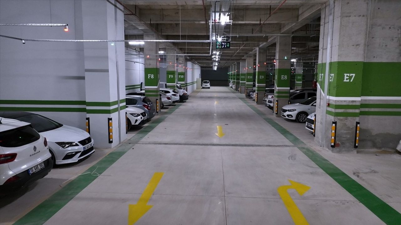 Bursa'da 1500 Araç Kapasiteli 4 Katlı Yer Altı Otoparkı Tamamlandı