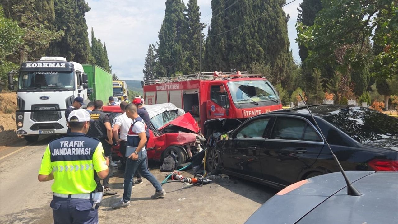 Bursa'da Yaşanan Trafik Kazasında 1 Kişi Hayatını Kaybetti, 7 Kişi Yaralandı