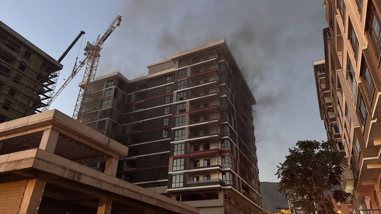 Bursa'da Yıldırım İlçesinde İnşaat Yangını Kontrol Altına Alındı