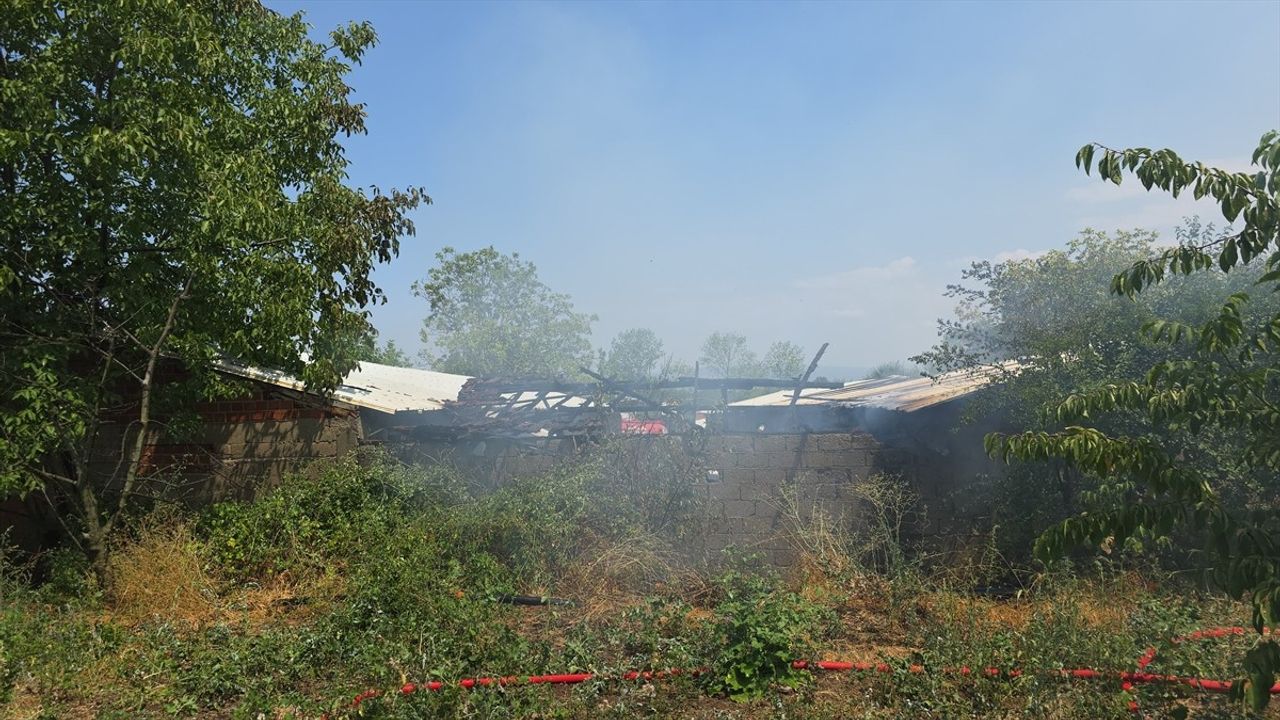 Bursa İnegöl'de Mobilya İmalathanesinde Yangın: İtfaiye Müdahale Etti