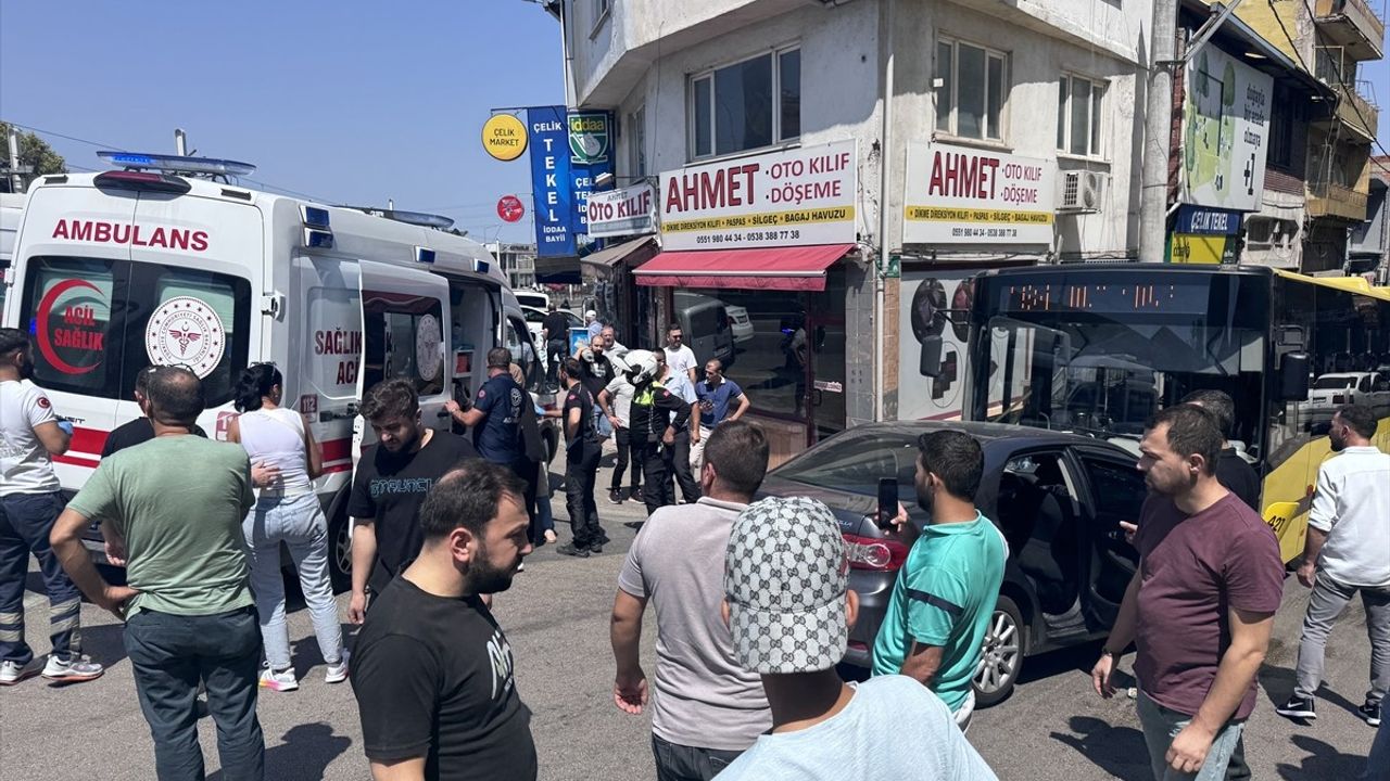 Bursa Osmangazi'de otobüs ile otomobil çarpıştı: 6 yaralı