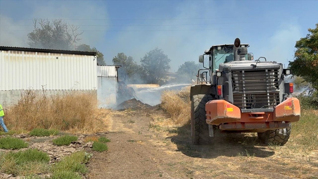 Çan'da ahır yangını söndürüldü; 23 inek ve 4 buzağı kurtarıldı