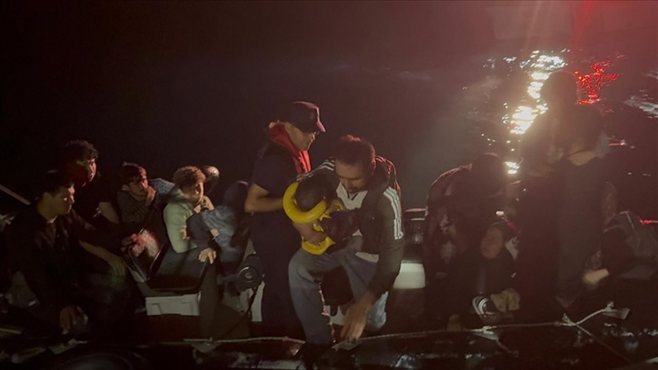 Çanakkale açıklarında 15'i çocuk 25 düzensiz göçmen yakalandı — 1 şüpheli gözaltında