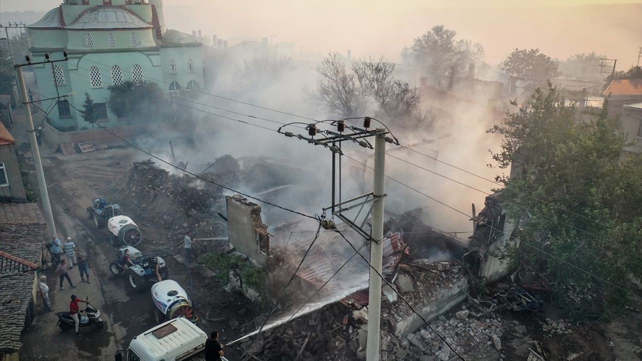 Çanakkale Bayramiç'te Orman Yangınına Müdahale Devam Ediyor