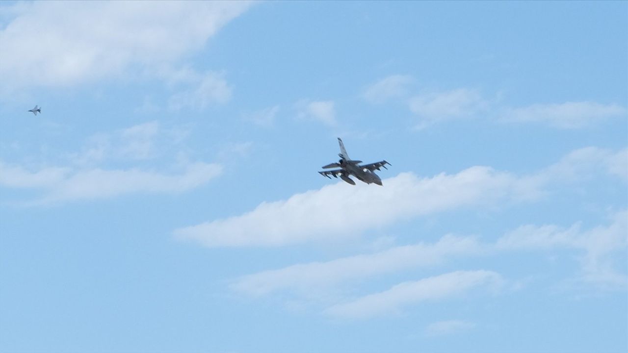 Çankırı'da 4. Uluslararası Tuz Festivali'nde F-16 gösteri uçuşu