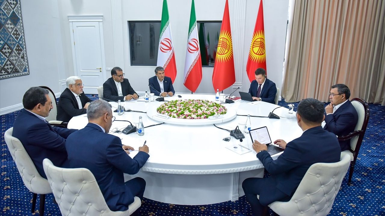Caparov: İran ile ulaşım ve transit potansiyelinin verimli kullanımı Kırgız-İran işbirliğinde öncelik