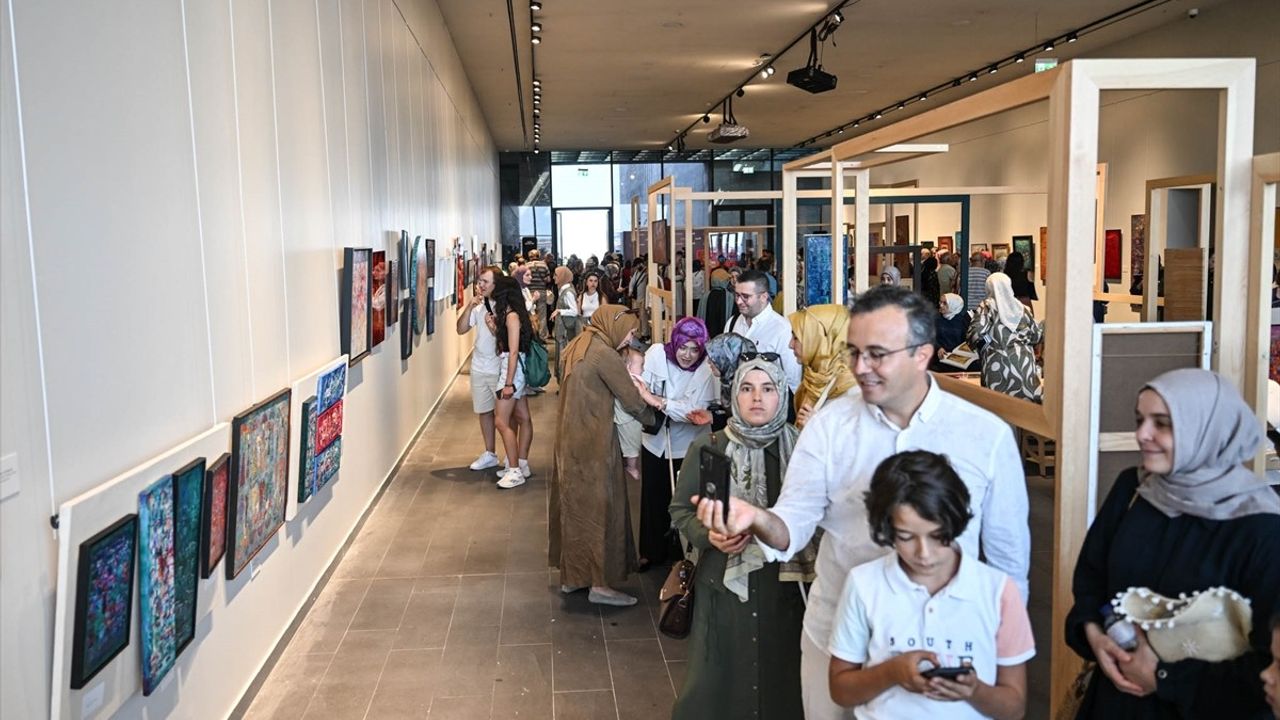 Cemal Toy'un 'Kalp Hizası' sergisi AKM Galeri'de: Çocuk atölyeleri ve Gazze'ye destek