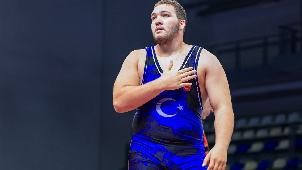 Cemal Yusuf Bakır, Dünya 20 Yaş Altı Güreş Şampiyonası'nda grekoromen 130 kg'da gümüş kazandı