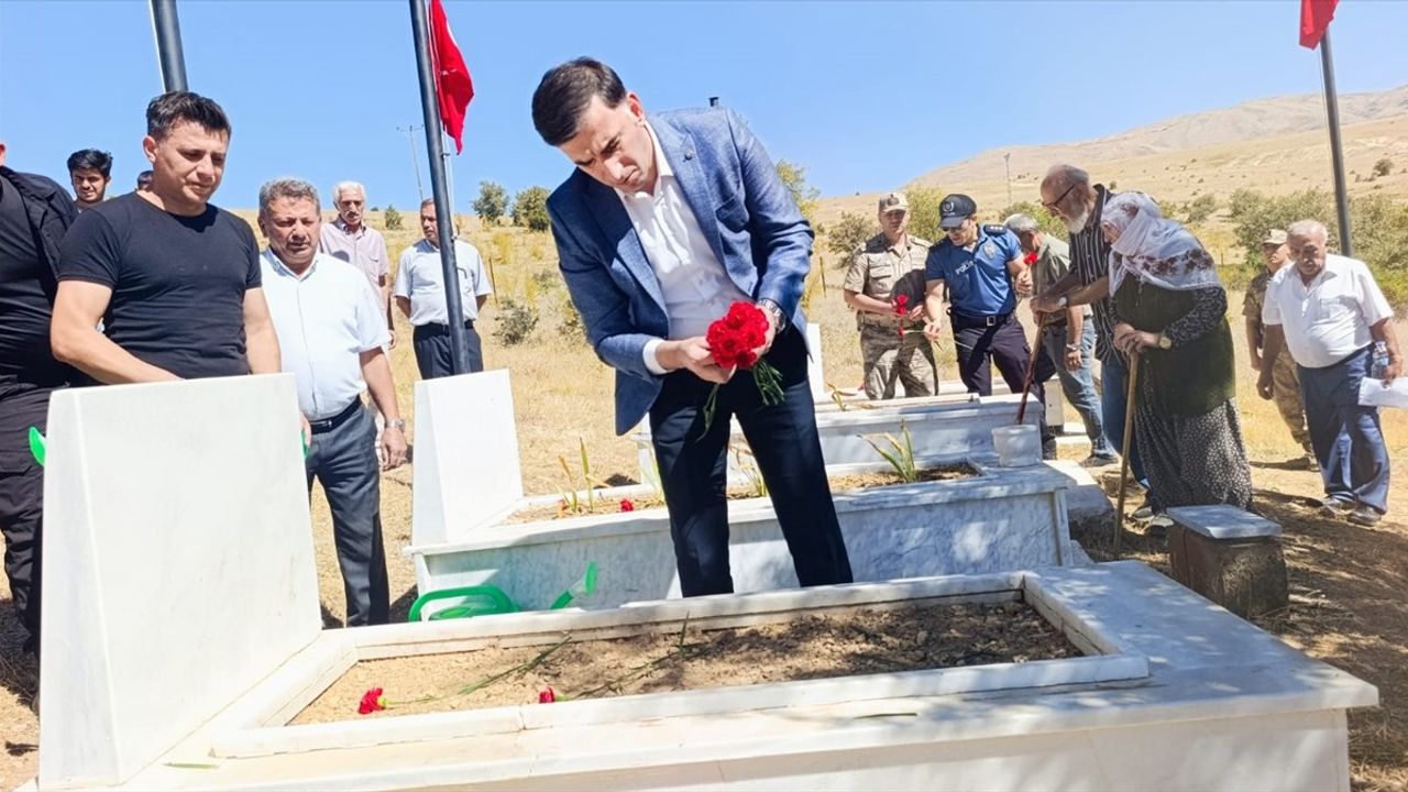 Çemişgezek'te 1993 ve 1997'de şehit edilen 6 sivil ile 2 güvenlik korucusu anıldı