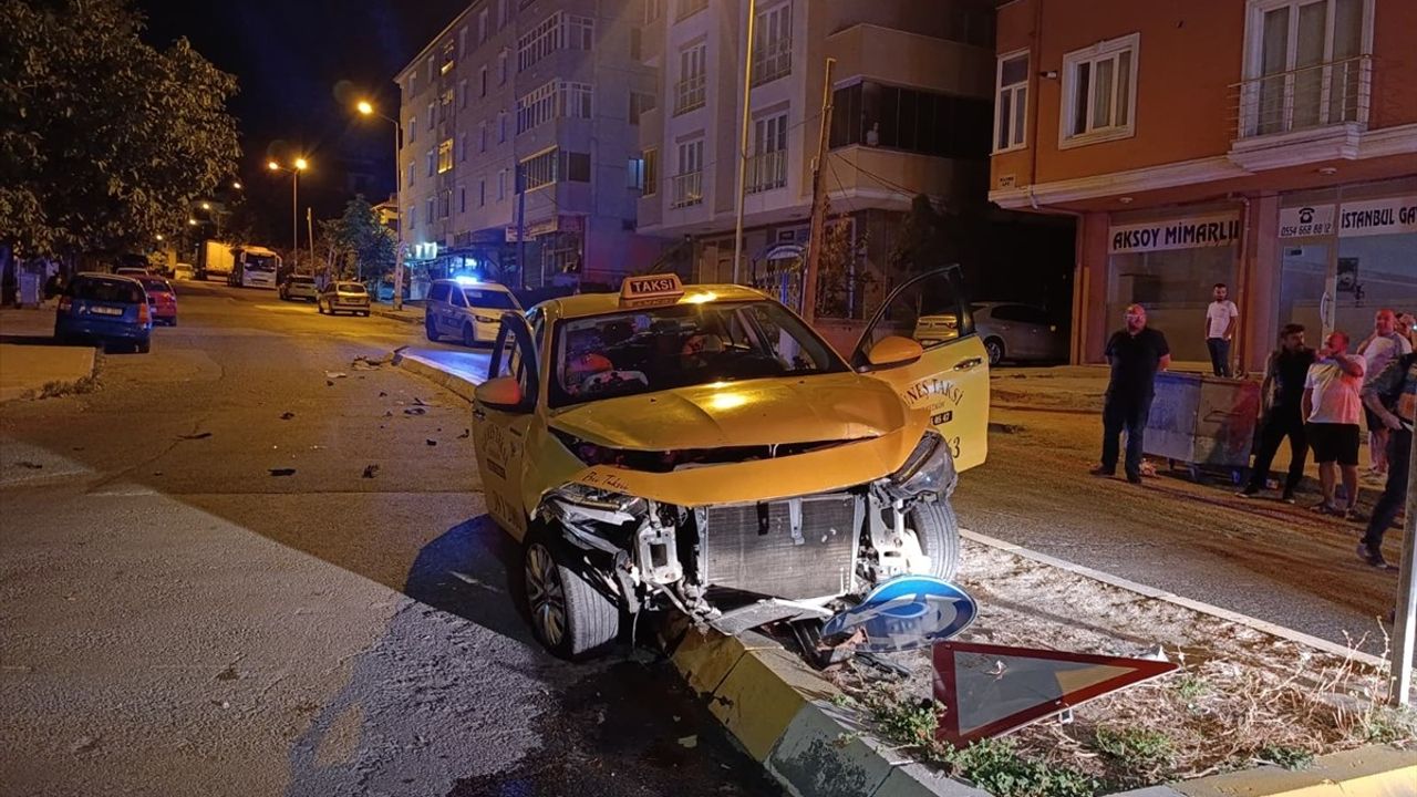 Çerkezköy'de taksiyi gasp edip kaza yapan iki şüpheli tutuklandı