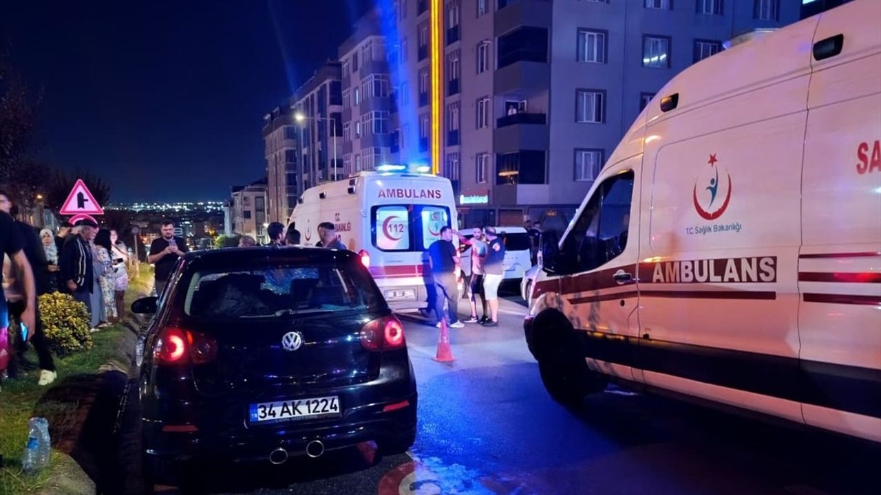 Çerkezköy'de yaya geçidinde otomobilin iki kadına çarpma anı güvenlik kamerasında