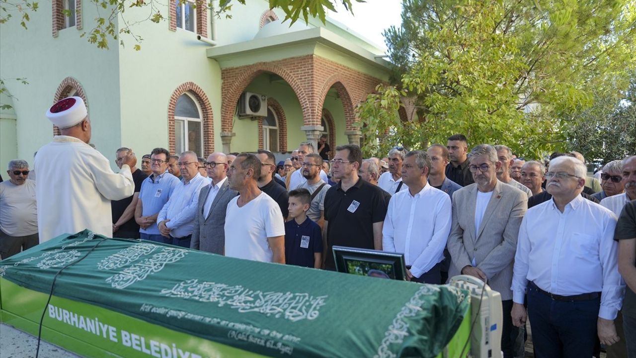 CHP Genel Başkanı Özgür Özel Burhaniye'de ilçe ziyaretleri ve cenaze törenine katıldı
