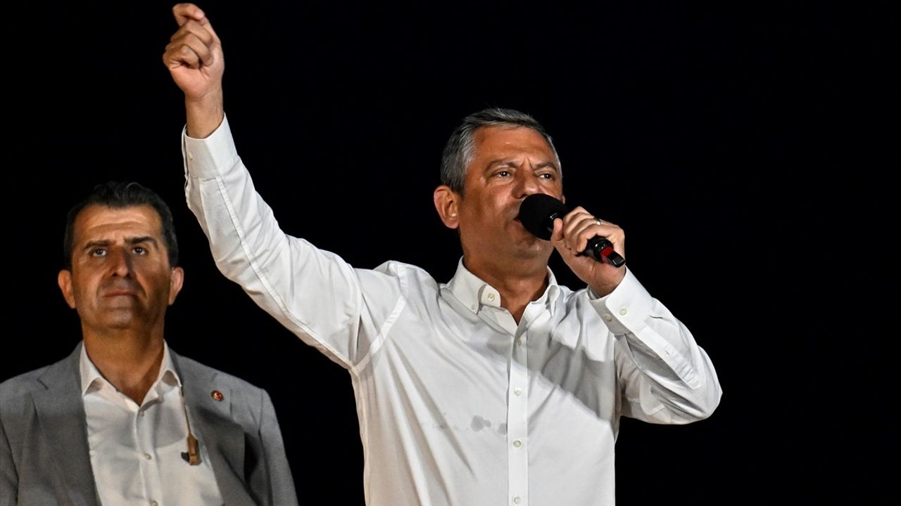 CHP Genel Başkanı Özgür Özel, Tuzla'da Miting Düzenledi