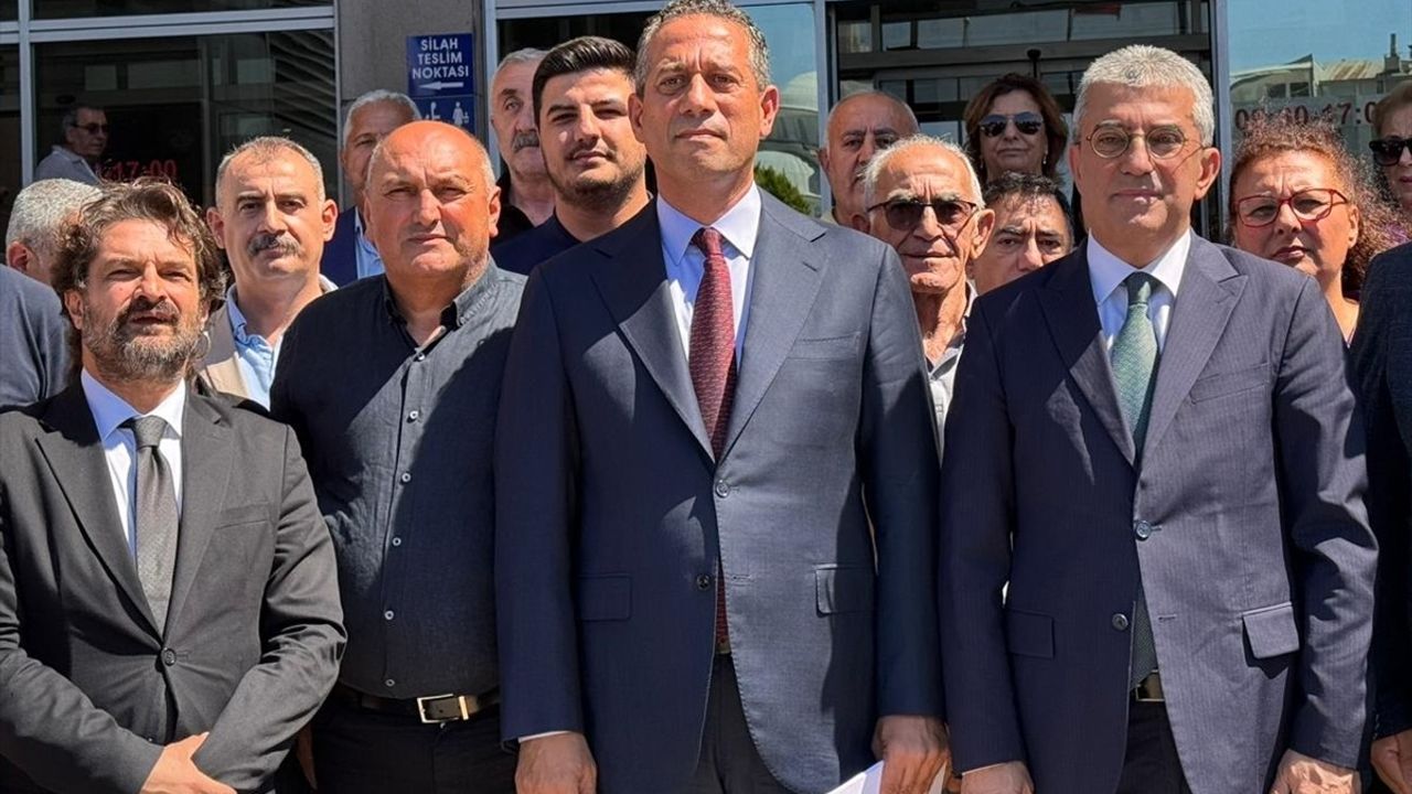 CHP Grup Başkanvekilleri İstanbul Adalet Sarayı'nda: İBB soruşturmaları ve kumpas iddiaları