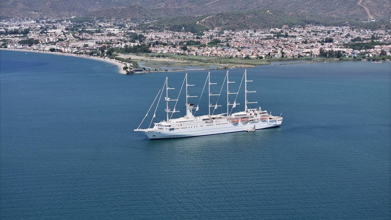 Club Med 2 Fethiye Körfezi'ne demirledi: 283 turist ilçeye taşındı