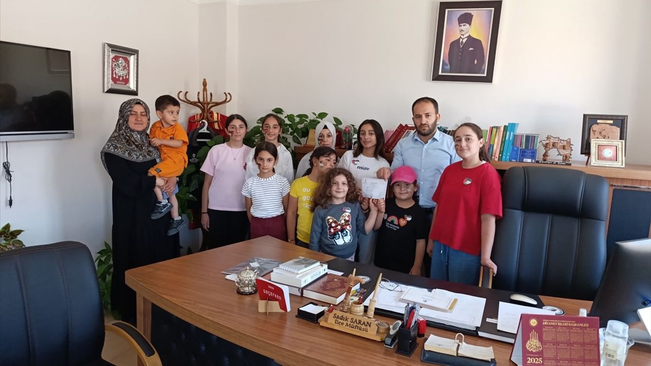 Çorum Ortaköy'de öğrenciler limonata satarak 10 bin 660 lirayı Filistinli çocuklara bağışladı