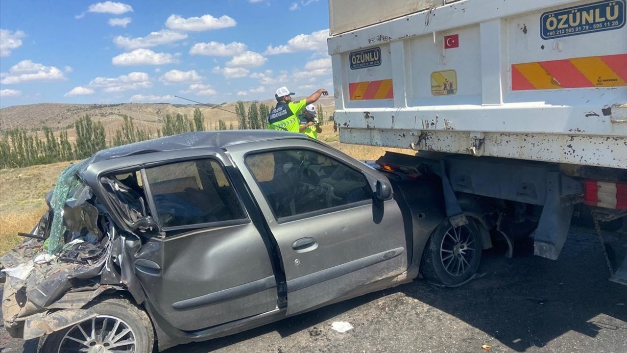 Çorum Sungurlu'da 5 aracın karıştığı zincirleme kaza: 10 kişi yaralandı