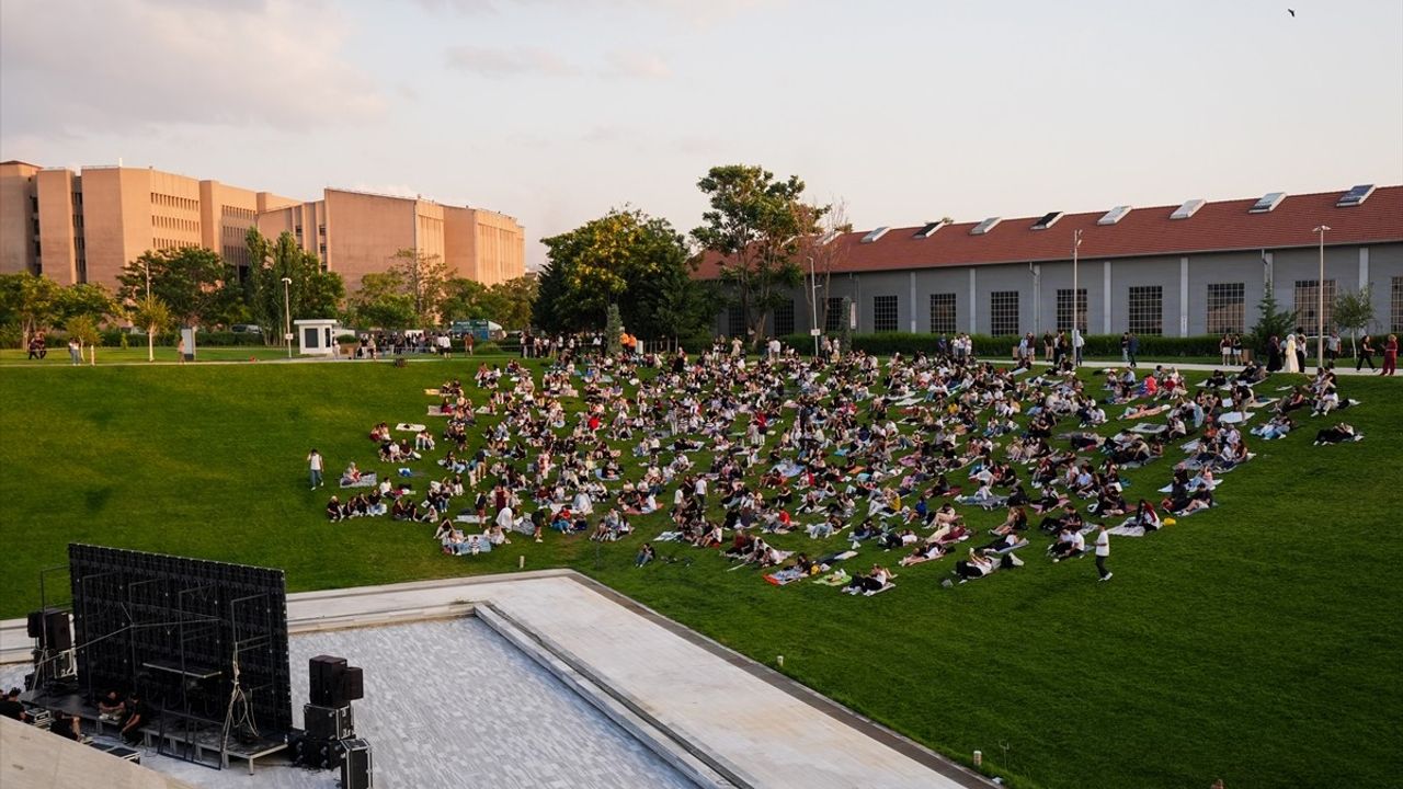 CSO Ada Ankara'da Açık Hava Sineması: 'Arabalar' Gösterimi ve Yaz Programı