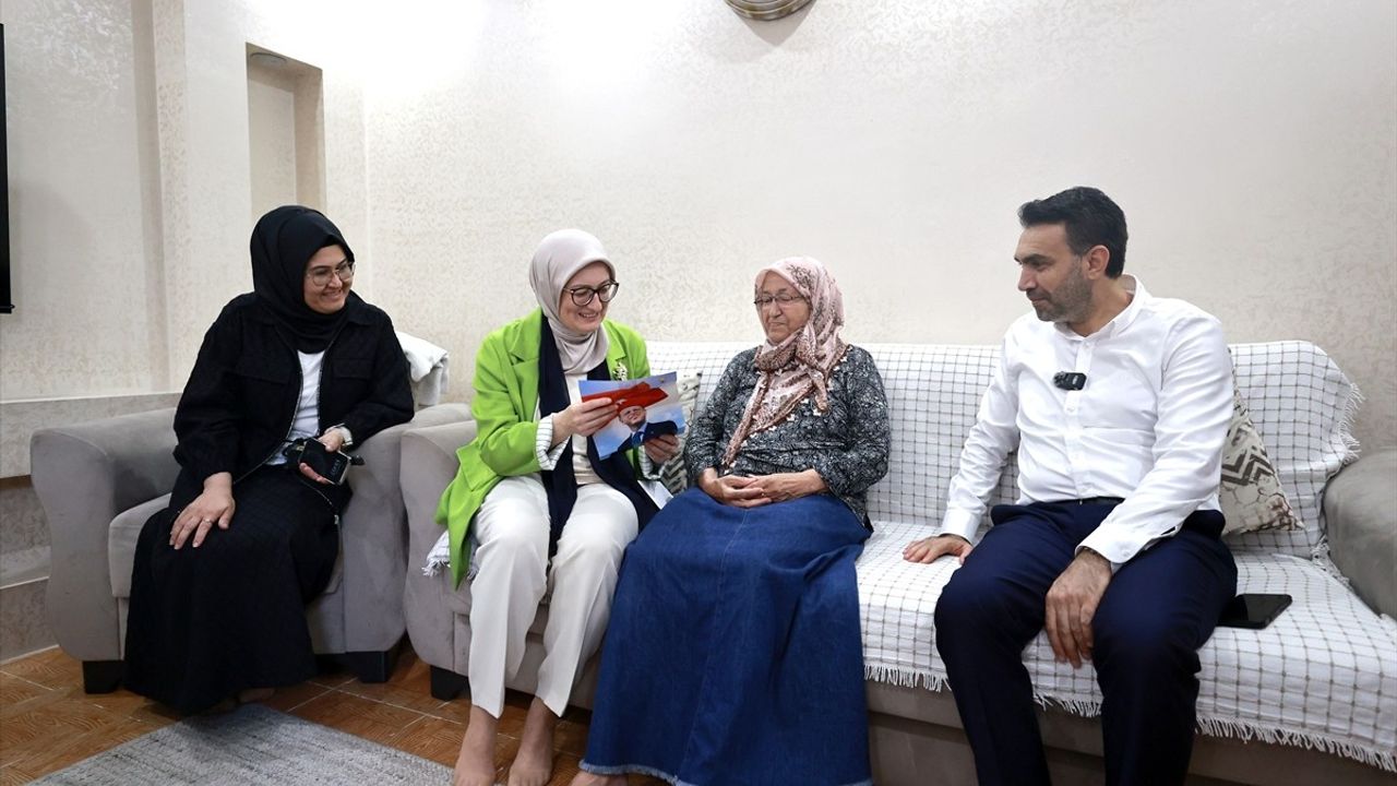 Cumhurbaşkanı Erdoğan'ın 'Terörsüz Türkiye' Mektubu Mersin'de Şehit Annelerine Ulaştı