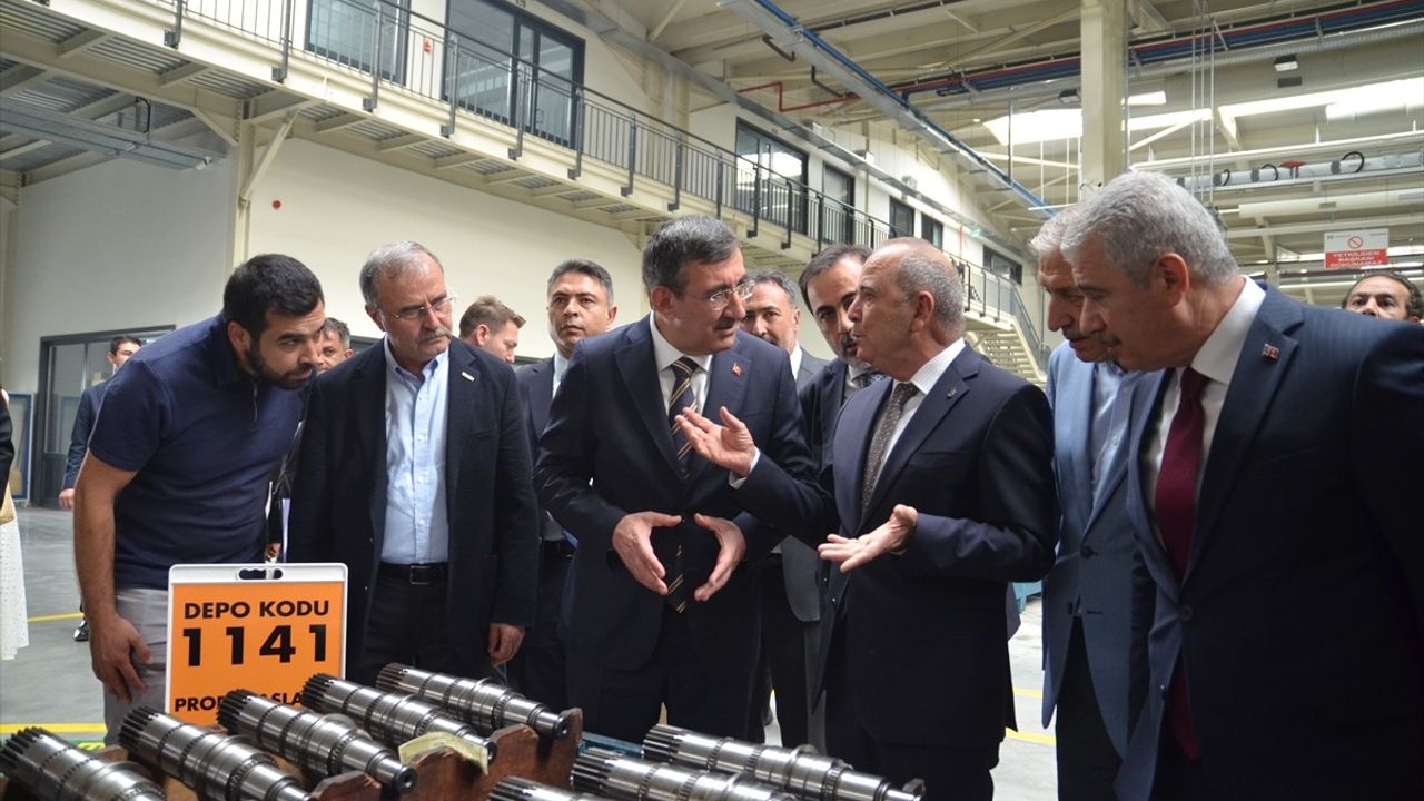 Cumhurbaşkanı Yardımcısı Cevdet Yılmaz Konya'da STK temsilcileriyle buluştu