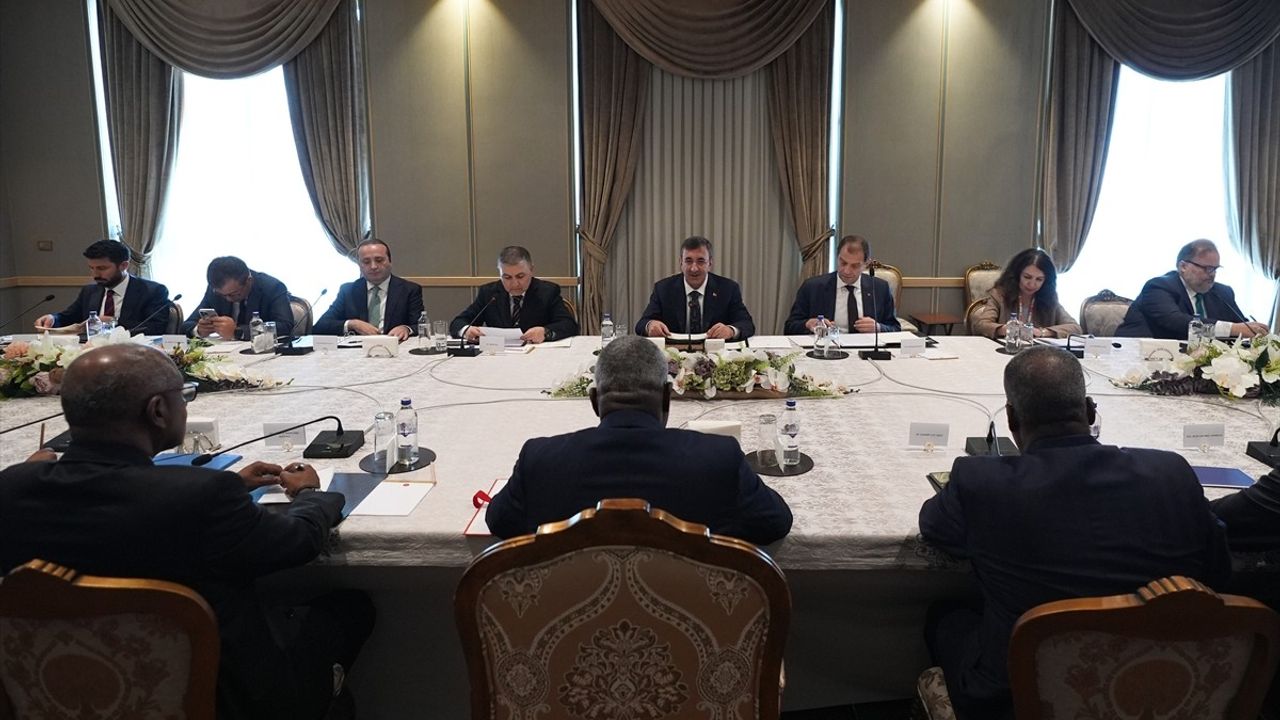 Cumhurbaşkanı Yardımcısı Yılmaz, Kongo Başbakanı Makosso ile Görüştü