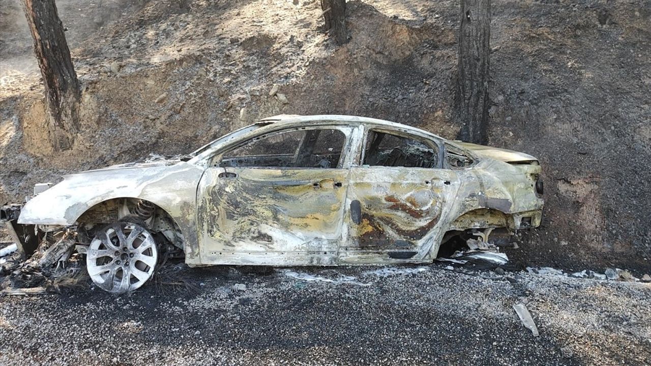 Dalaman'da otomobilde çıkan yangın ormana sıçradı; ekiplerin müdahalesiyle söndürüldü