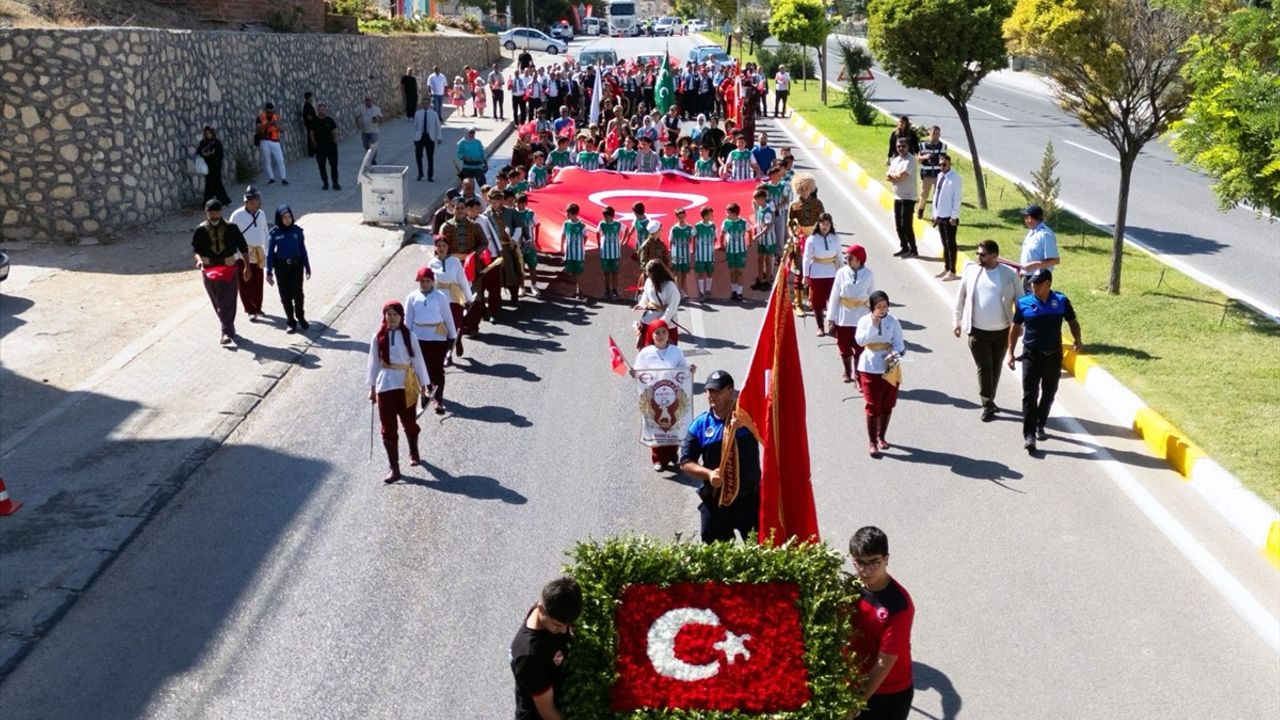 Darende'de 72'nci Zengibar Karakucak Güreş ve Kültür Festivali kortej yürüyüşüyle başladı