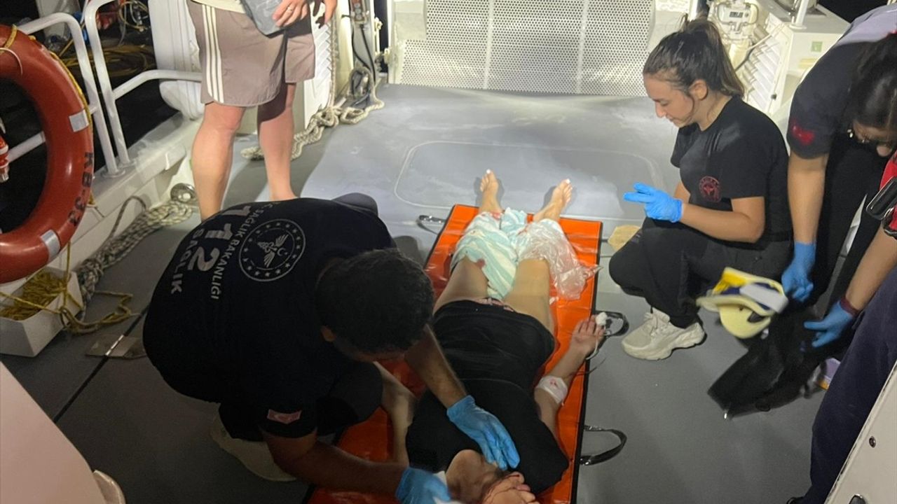 Demre açıklarında yelkenlide yaralanan Moldovalı turist Sahil Güvenlik tarafından hastaneye sevk edildi