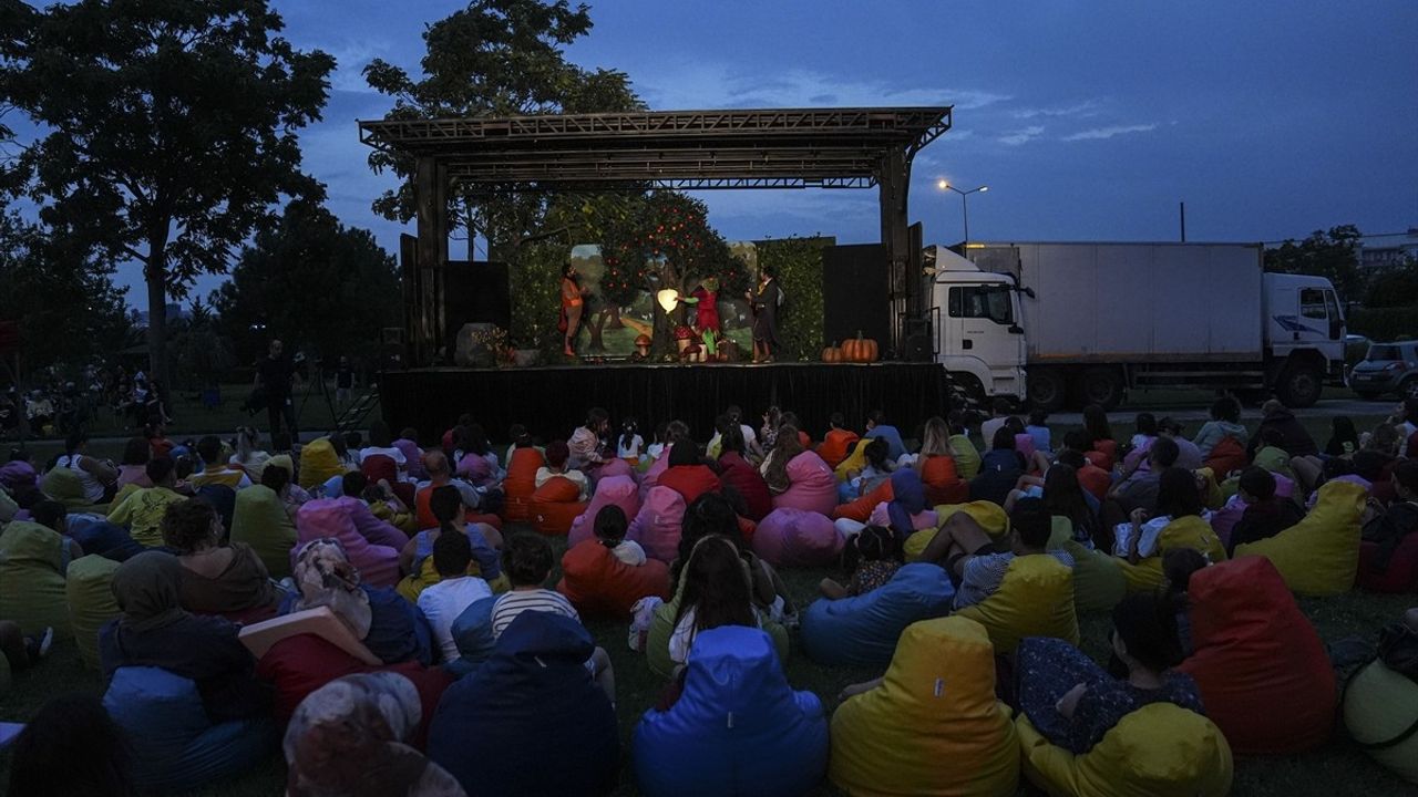 Devlet Tiyatroları Kamyon Tiyatrosu Yaz Sezonunu CSO Ada Ankara'da Açtı