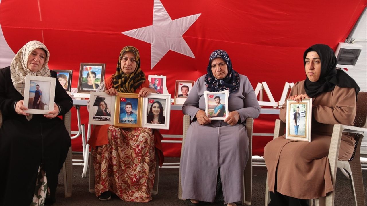 Diyarbakır Anneleri Evlatlarına Kavuşmak İçin Mücadele Ediyor