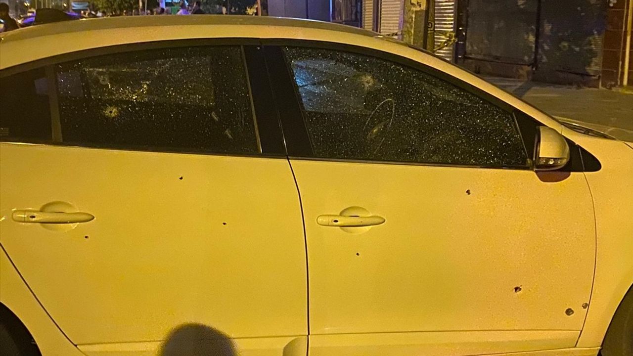 Diyarbakır'da Silahlı Kavga: 12 Yaralı, İki Araç Hasar Gördü