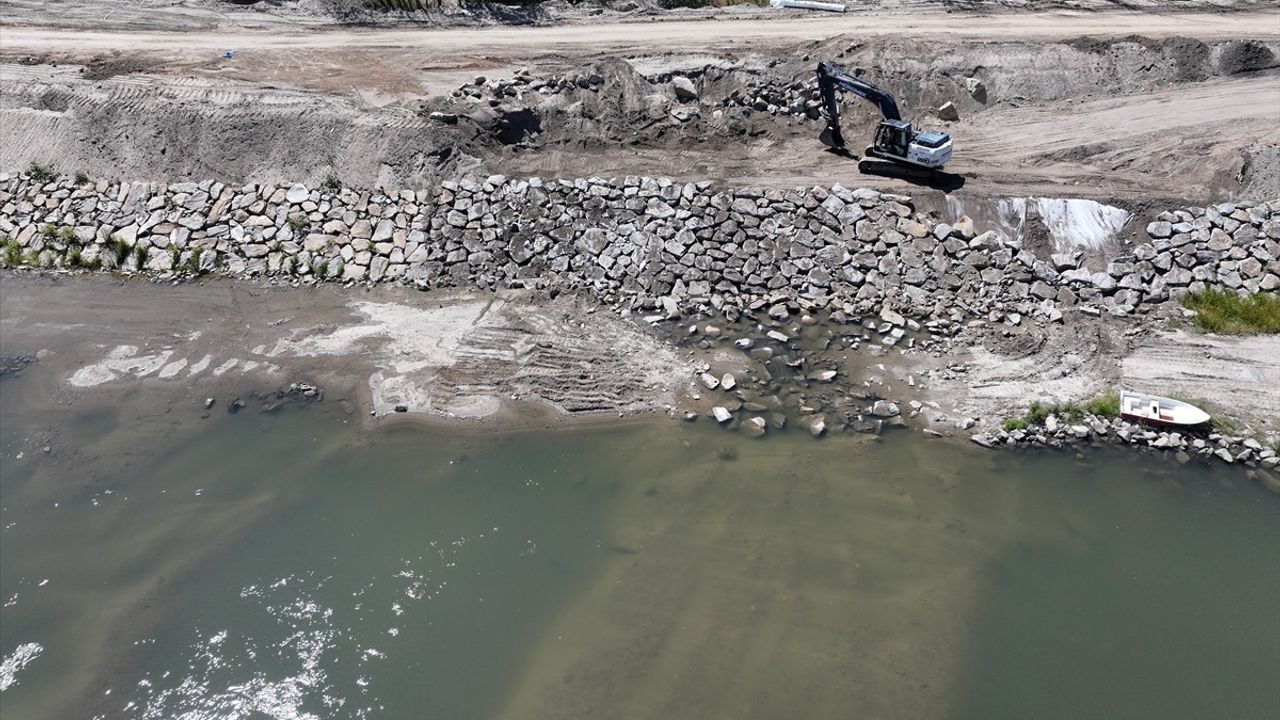 DSİ, Meriç Nehri kıyısında set güçlendirme ve taş tahkimatı çalışmalarına başladı