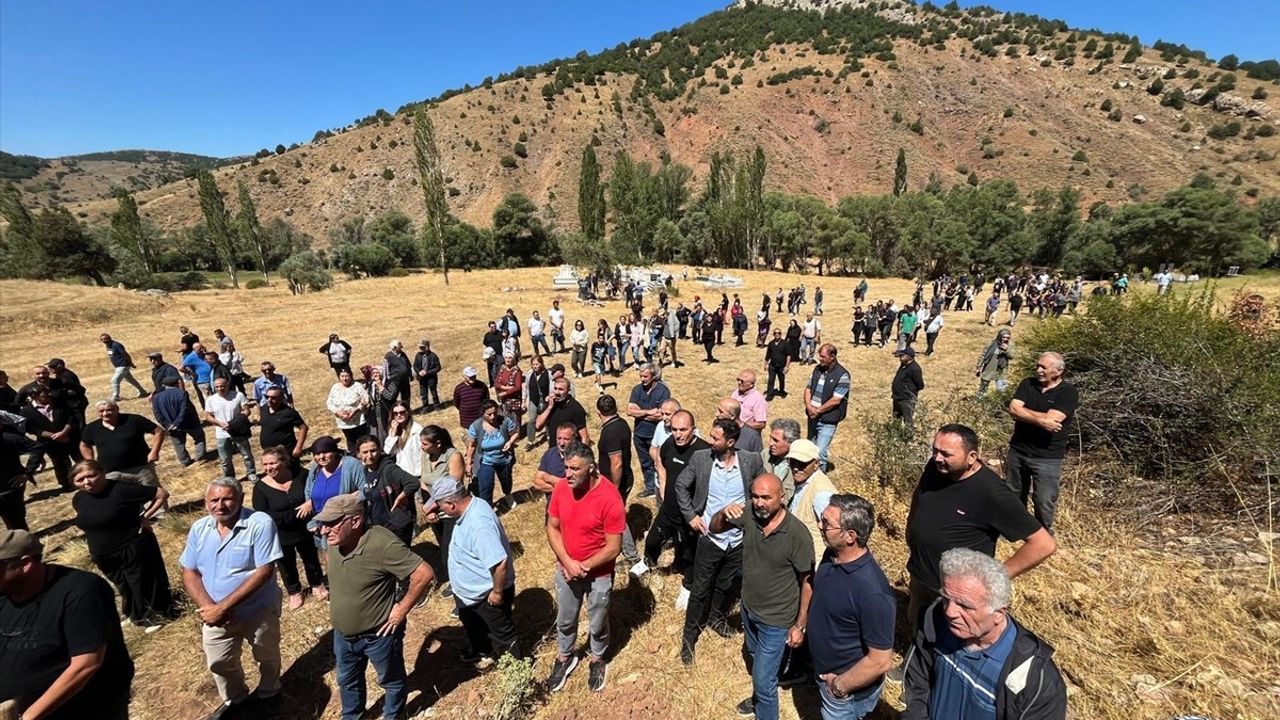 Dünya şampiyonu eski milli güreşçi ve antrenör Hüseyin İldem Sivas'ta toprağa verildi