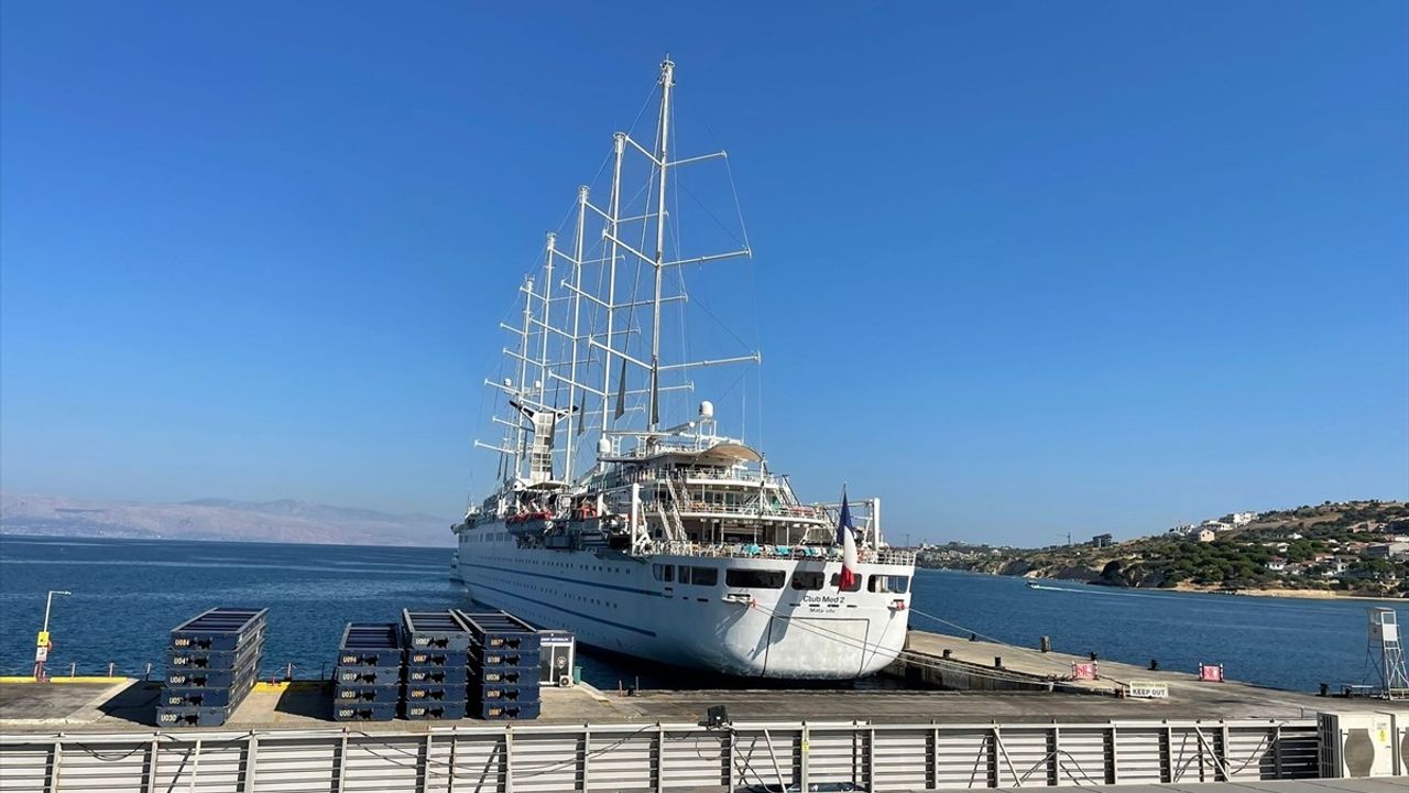 Dünyanın En Büyük Yelkenli Yolcu Gemisi "Club Med 2" Çeşme'ye Demirledi