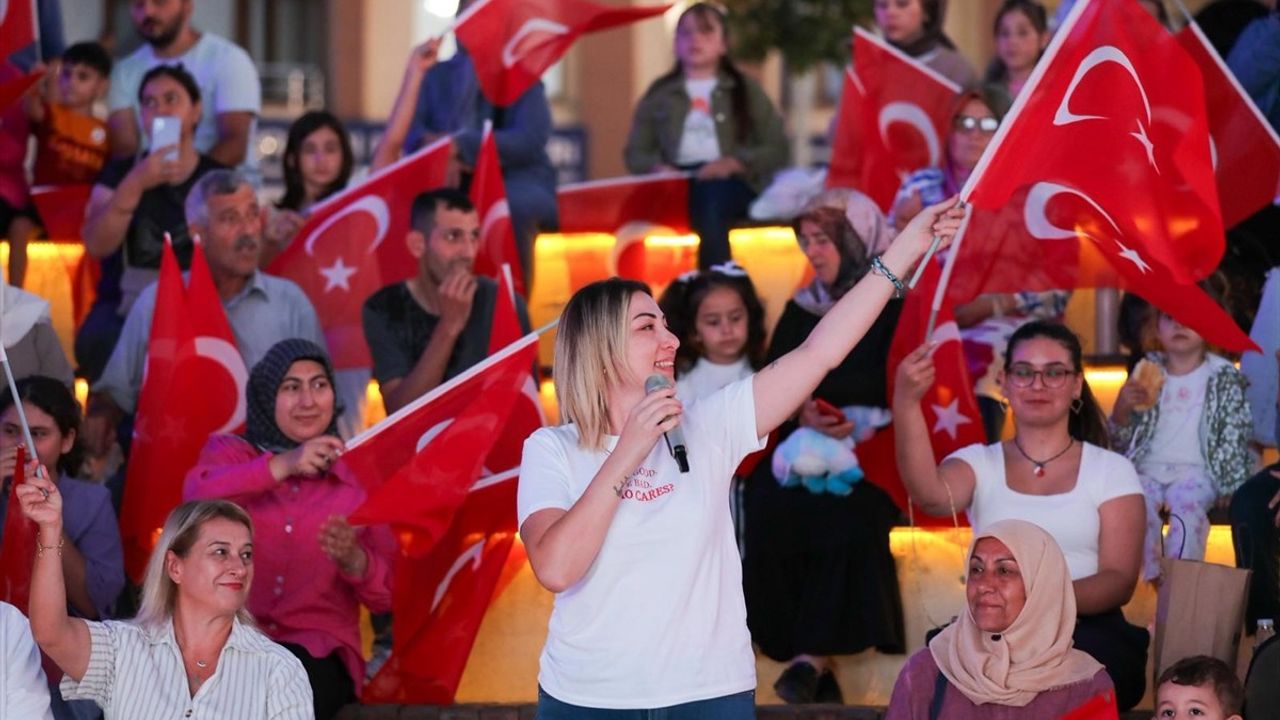 Düzce Belediyesi'nin 30 Ağustos programında Asar Kemer Park'ta sürpriz performans