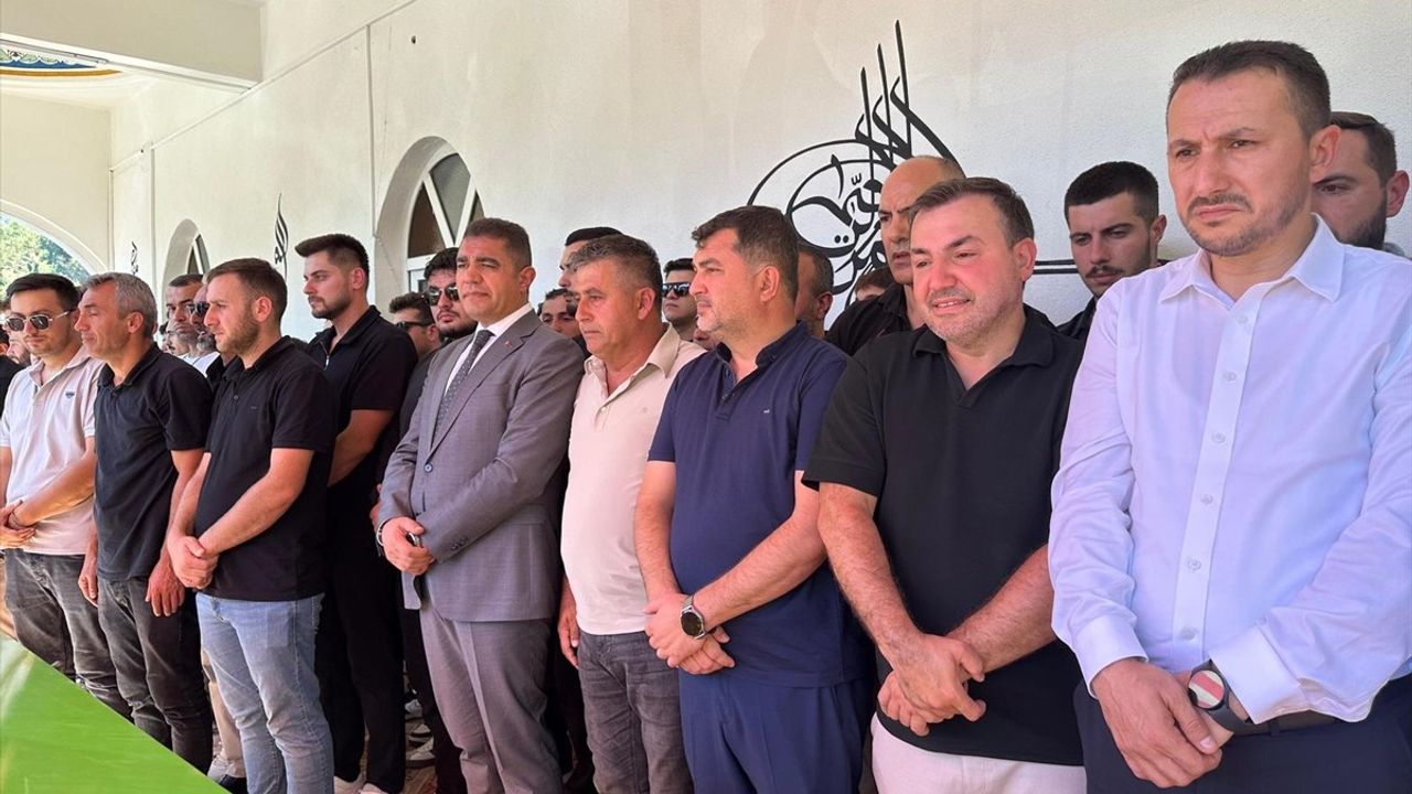 Düzce Cumayeri'de kazara ateşlenen silahla ağır yaralanan 23 yaşındaki genç yaşamını yitirdi