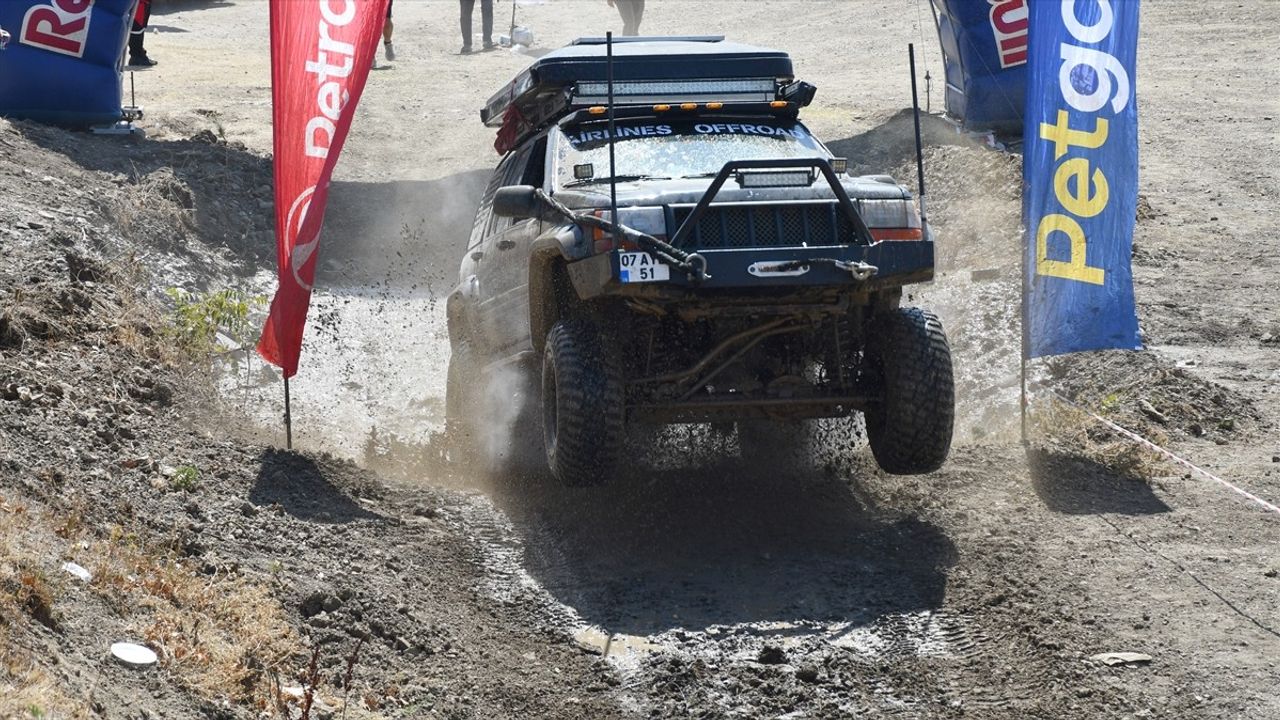 Düzce'de 35. Geleneksel Off-Road Şenlikleri: 73 Araç Üç Günlük Etaplarda Yarıştı