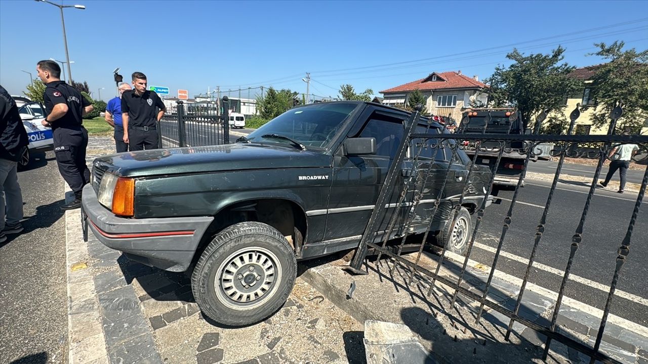 Düzce'de D-100'de otomobil ile silobas dorse takılı tır çarpıştı: 7 yaralı